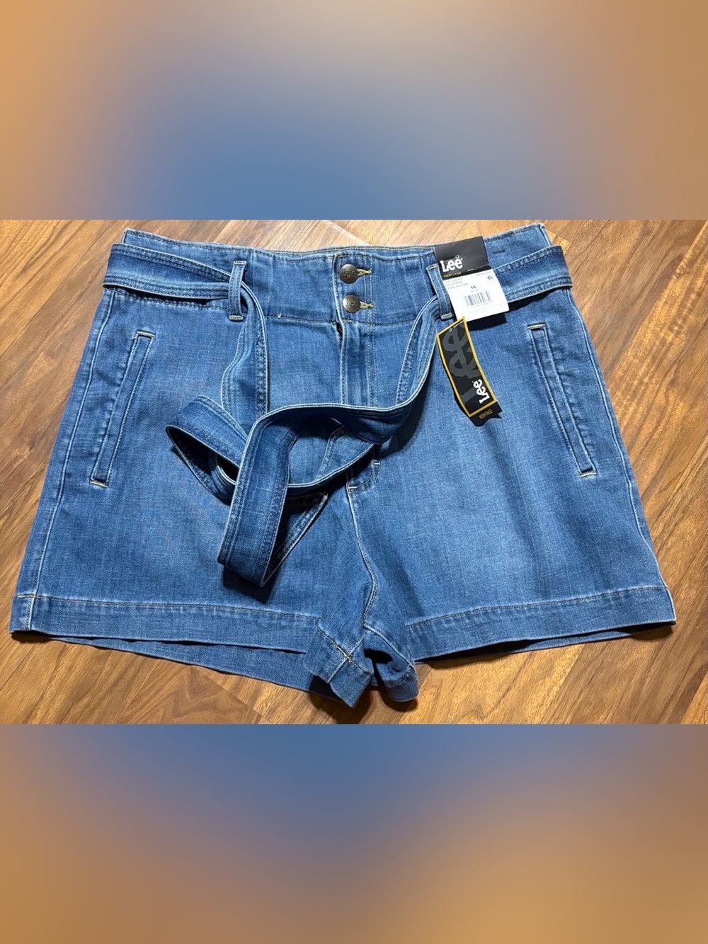 Lee Heritage 3.5” Short High Rise Full Bloom denim shorts size 16